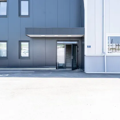 Werkstatt-Halle + Büro im Nebengebäude in Buchkirchen zu mieten- Parkplätze vorhanden! - Bild 2