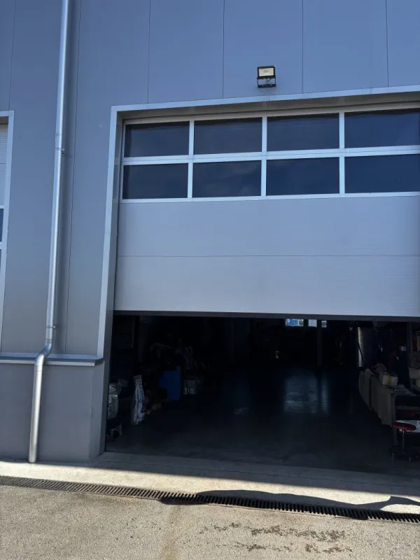 Werkstatt-Halle + Büro im Nebengebäude in Buchkirchen zu mieten- Parkplätze vorhanden! - Bild 1