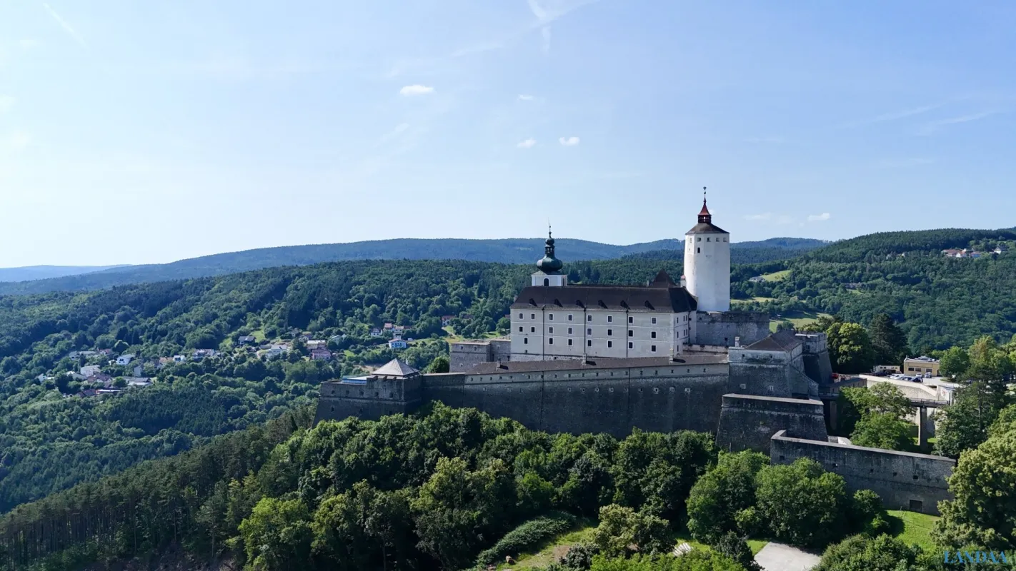 Einmalige Gelegenheit mit traumhaftem Ausblick auf die Burg Forchtenstein! - Bild 1