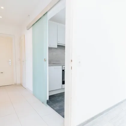 PROVISIONSFREI I RENOVIERT I ELEGANTE DUSCHE I EXKLUSIVE EINBAUKÜCHE I NÄHE ZUM BAHNHOF I TIERFREUNDLICH I ZEITGEMÄSS WOHNEN I OPTIMALE RAUMAUFTEILUNG I PROJEKT WOHNEN I - Bild 3