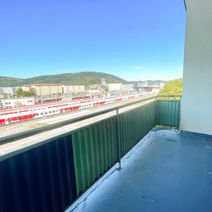 PROVISIONSFREI I RENOVIERT I ELEGANTE DUSCHE I EXKLUSIVE EINBAUKÜCHE I NÄHE ZUM BAHNHOF I TIERFREUNDLICH I ZEITGEMÄSS WOHNEN I OPTIMALE RAUMAUFTEILUNG I PROJEKT WOHNEN I - Bild 2