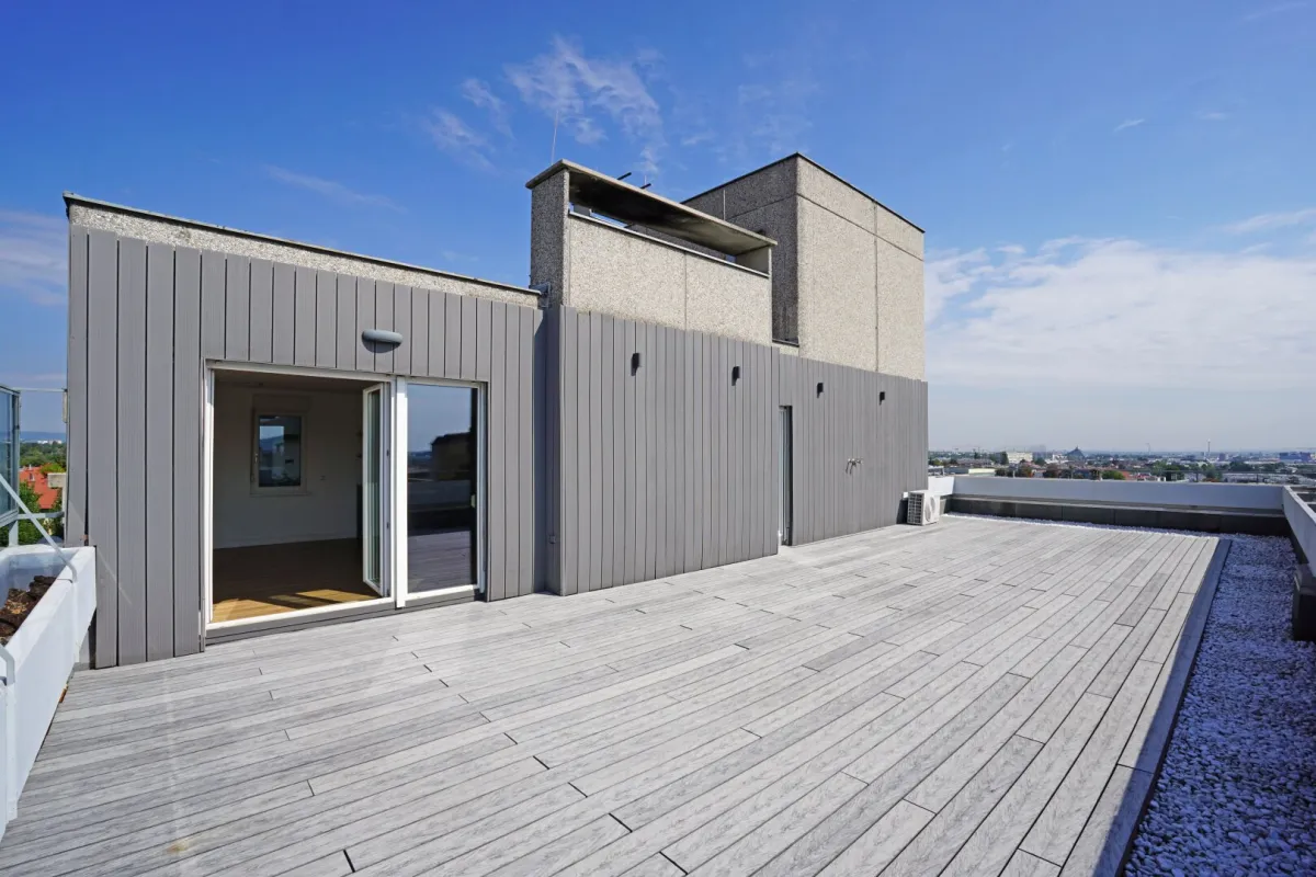 Penthouse-Wohnung | 131 m² Wfl. | 80 m² Dachterrasse mit 270°-Ausblick | PKW-Stellplatz | riesiger Gemeinschaftsgarten | im Zentrum - Bild 1