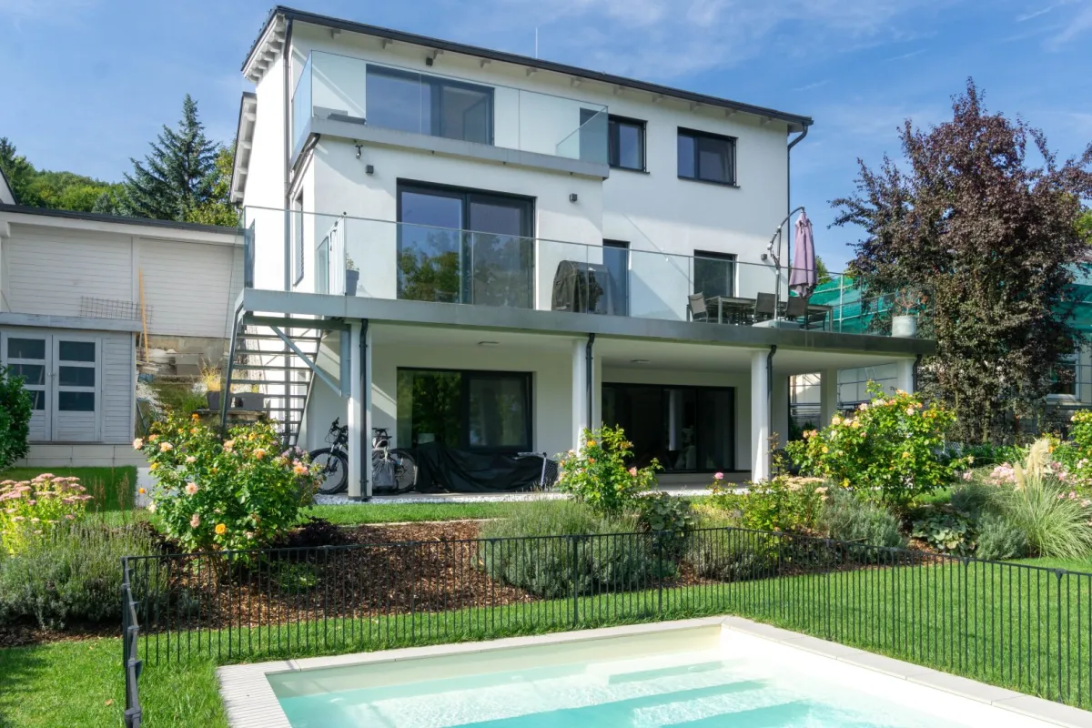 Luxuriöses Einfamilienhaus mit Premium-Ausstattung in bester Purkersdorfer Lage - Bild 1