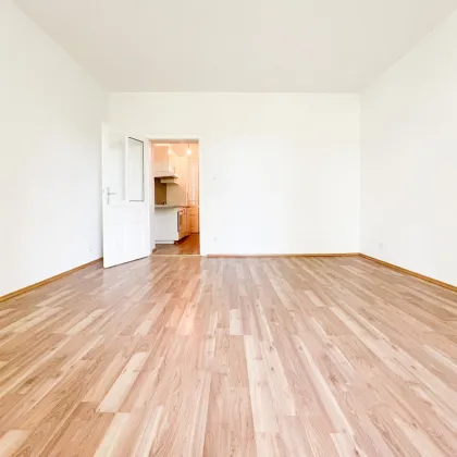 In U-Bahn-Nähe: Singlewohnung in wunderschönem Altbau - Bild 2