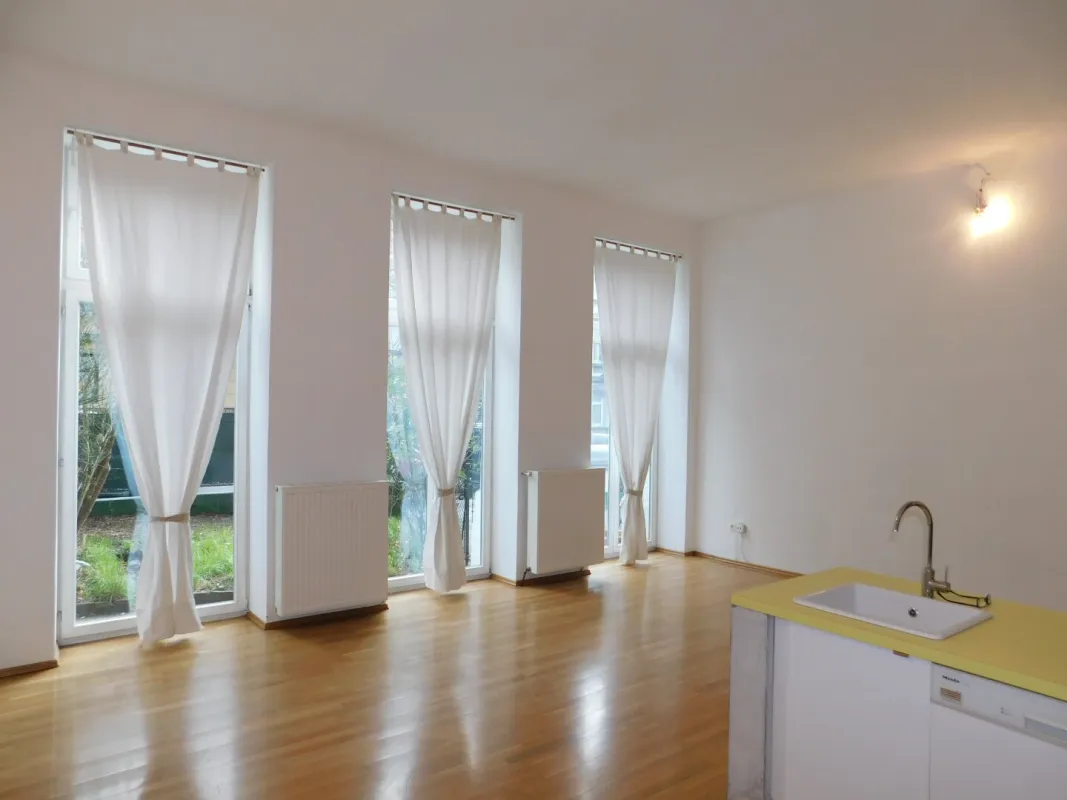 Großzügige Wohnung mit 4 Meter Deckenhöhe - Saniert - Perfekter Grundriss - Bild 1