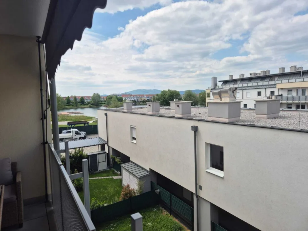 Traumhafte moderne 2-Zimmerwohnung im Seepark mit seitlichem Seeblick zu vermieten - VÖSENDORF - Bild 1