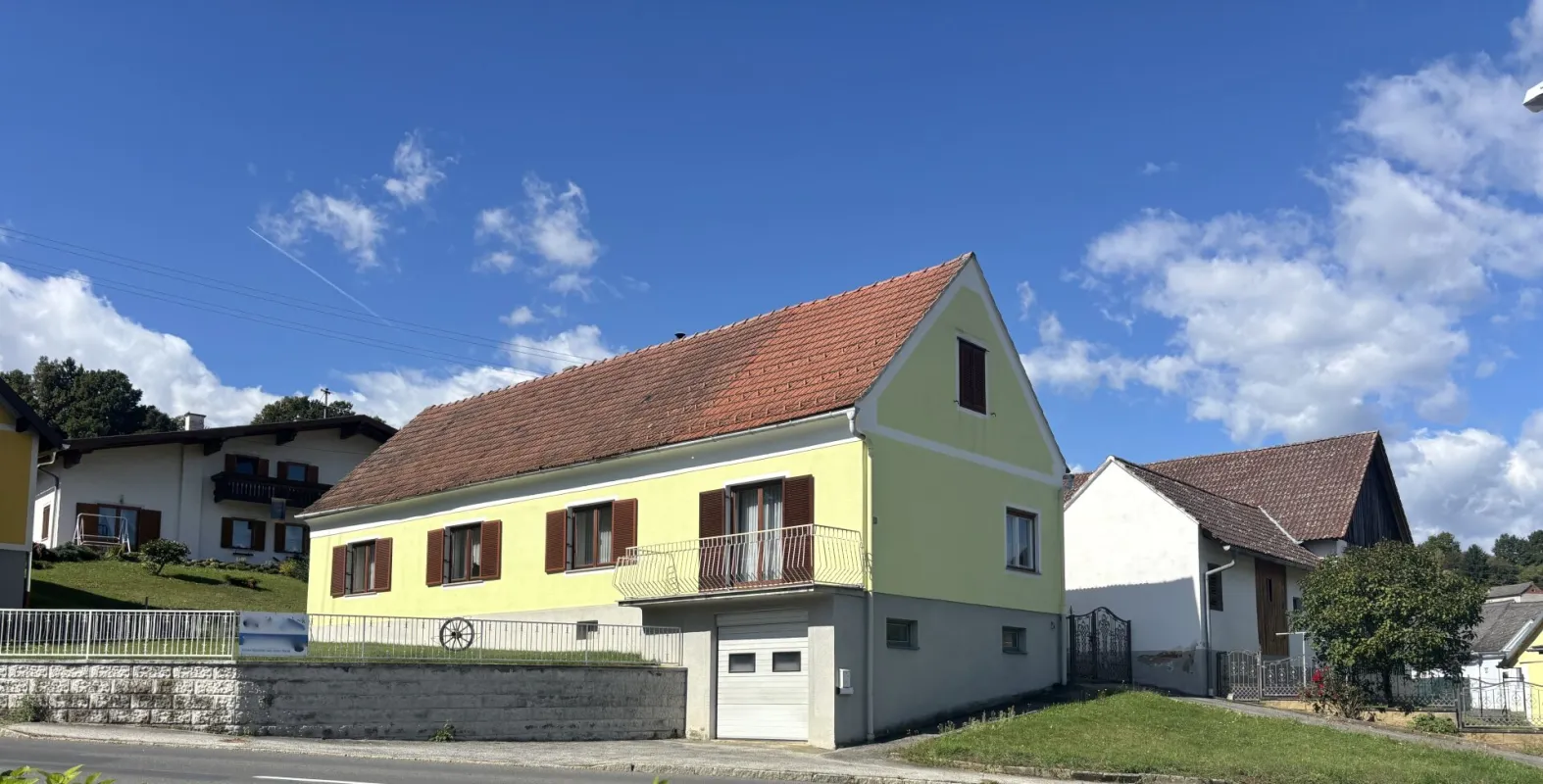 ** CHARMANTES ORIGINAL **  Olbendorf - gepflegter Vierkanthof in Ortslage mit ca. 1470 m2 Eigengrund !! - Bild 1