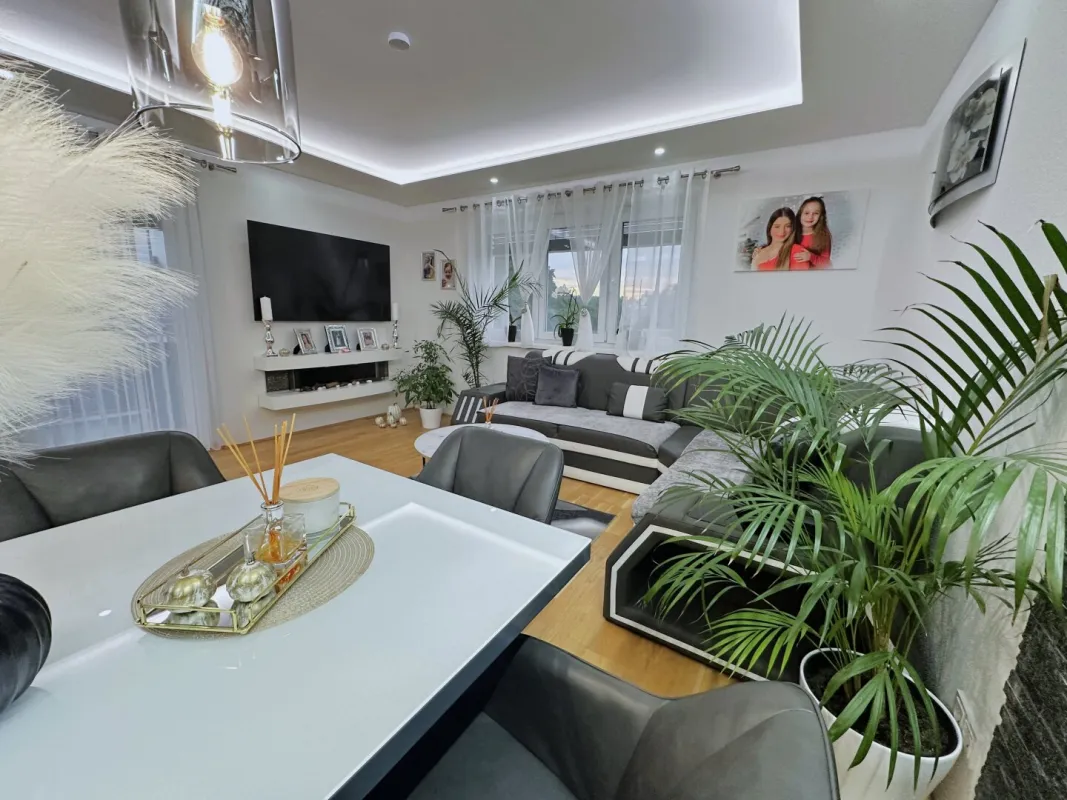 Moderne 4-Zimmer-Wohnung mit Balkon– Ihr neues Zuhause wartet!💼🏗️ - Bild 1