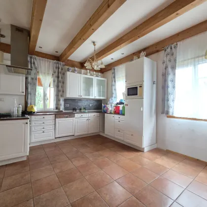 Holzblockhaus mit Vollkeller in guter Lage - Bild 3