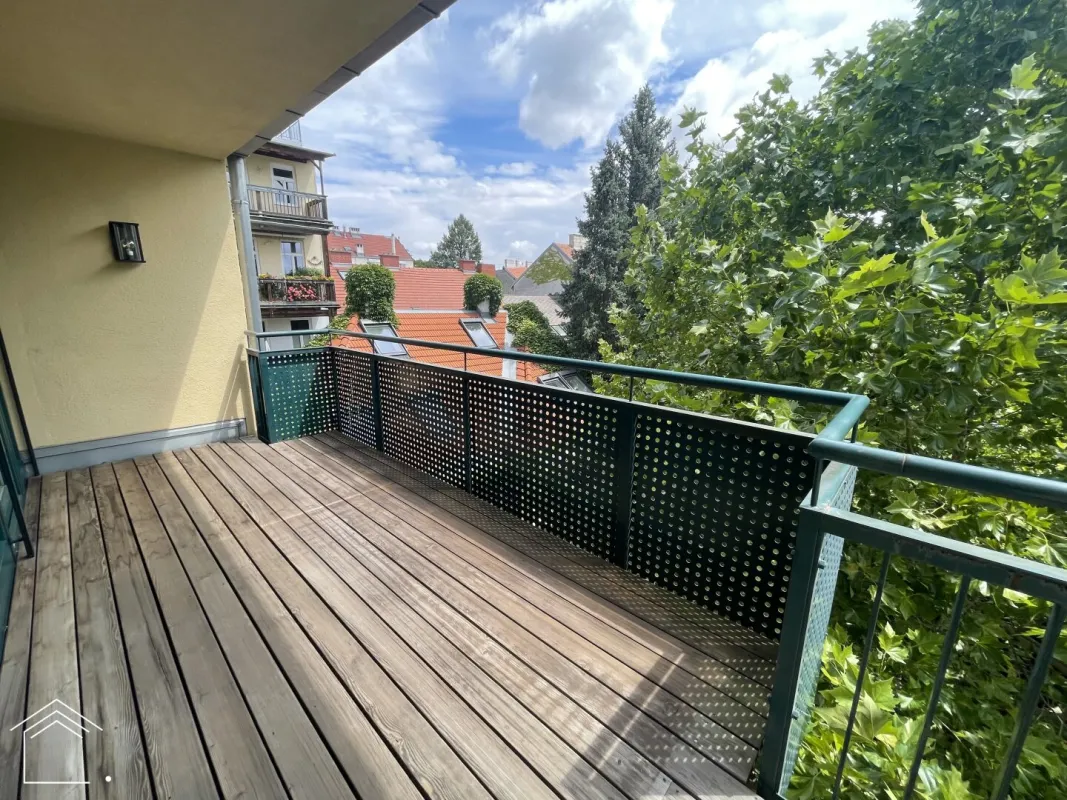 Außergewöhnliche Dachgeschoßwohnung in charmanter Lage - Bild 1