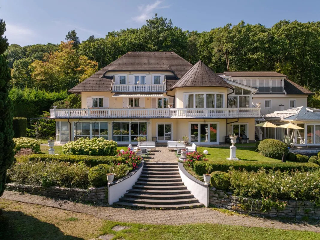 Exklusive Luxusresidenz in Bad Sauerbrunn – 480 m² Wohnfläche, Indoor- & Outdoorpool, Wellness, Pavillon, Gästeeinheit & 3.766 m² Grundstück - Bild 1