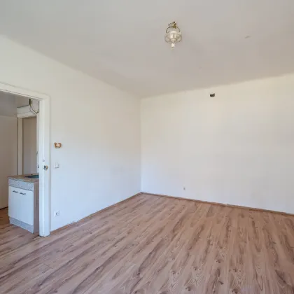 ++NEU++ 2-Zimmer Altbau-Wohnung zum Sanieren – entfalten Sie Ihr Wohntraum-Potenzial! - Bild 2