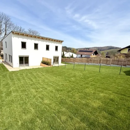 PREISREDUKTION! TRAUMHAFTE 6 ZIMMER DOPPELHAUSHÄLFTE MIT EIGENGARTEN IN TRAUMHAFTER LAGE! - Bild 2