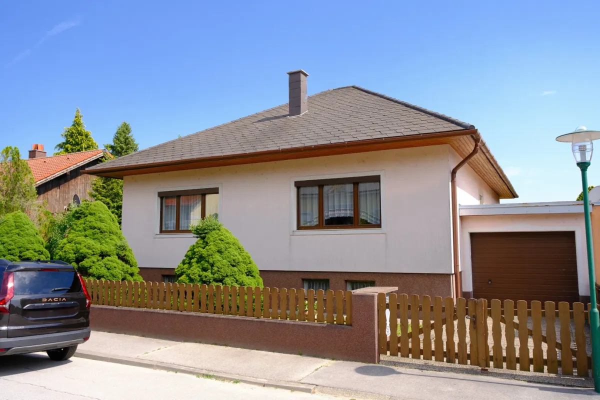PREISREDUKTION - gepflegtes Einfamilienhaus mit großem Keller -  1.117m² Grund - Bild 1