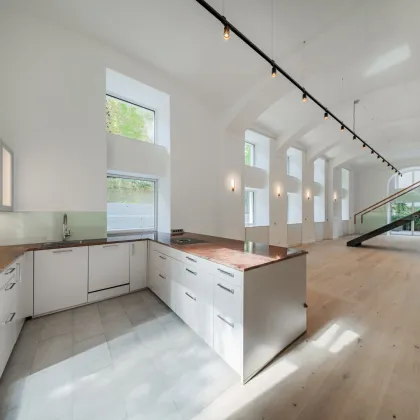 AUSSERGEWÖHNLICHE MAISONETTE mit LOFTCHARAKTER umgeben von TERRASSEN für Liebhaber individuellen Wohnens! - Bild 2