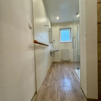 *geräumige 3 Zimmer Wohnung mit extra Küche, Balkon und Garage! Super schöne Aussicht inkludiert! - Bild 3