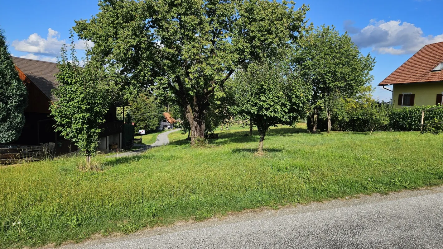 Sehr schönes und sonniges Baugrundstück in Ruhelage - Bild 1