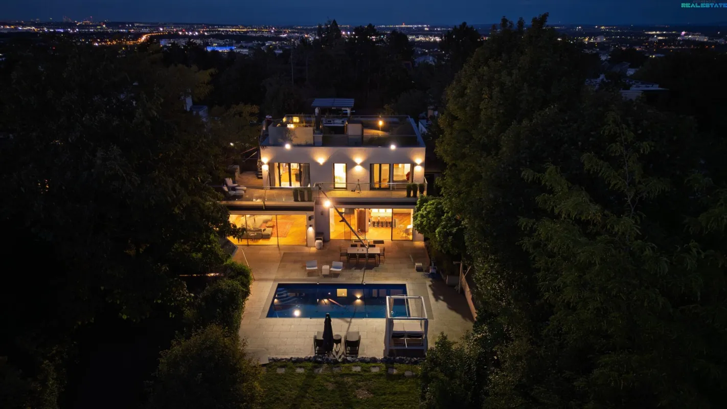 Exklusive Architekten-Villa in Bestlage von Brunn am Gebirge - Bild 1