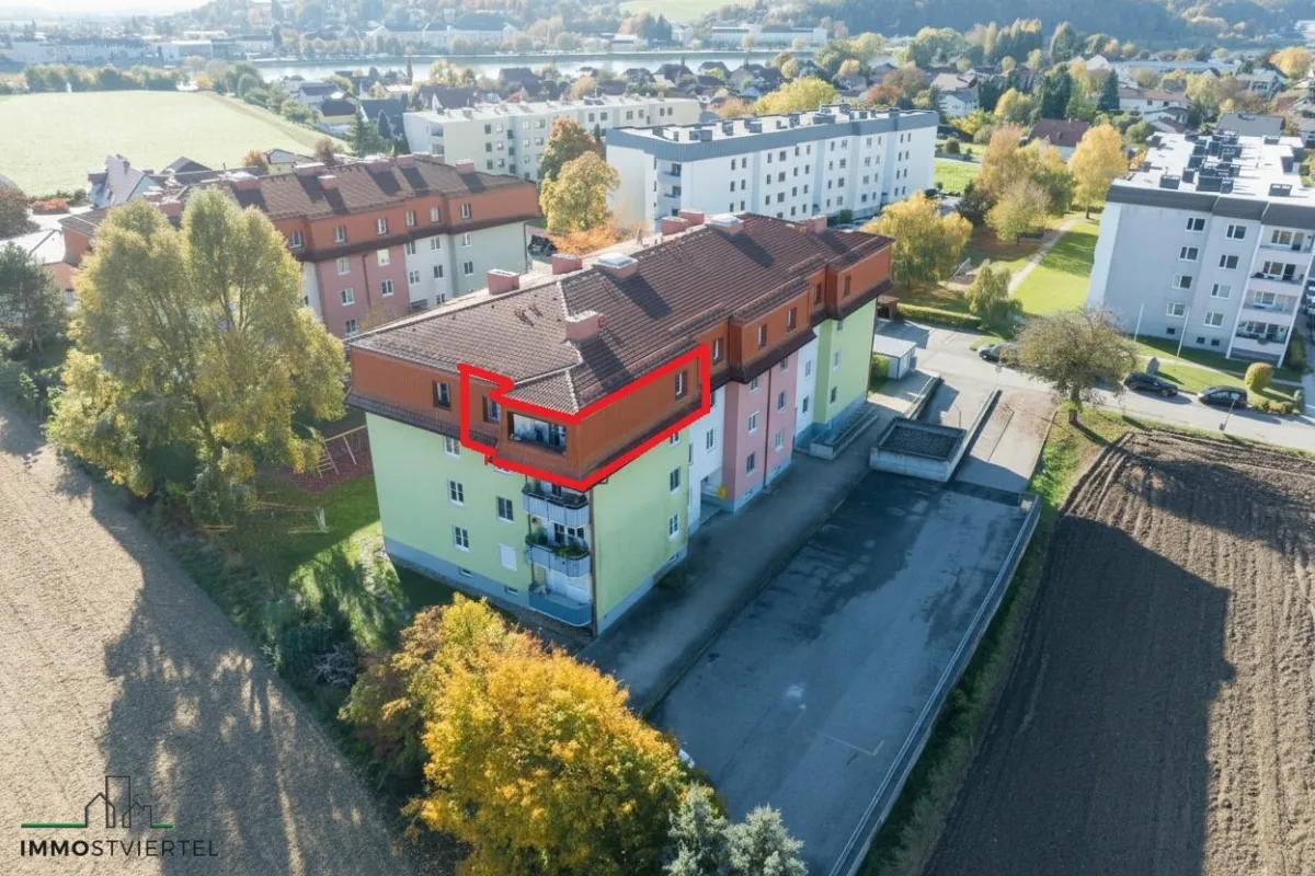 Gepflegte Eigentumswohnung mit Loggia und Tiefgaragenstellplatz! - Bild 1