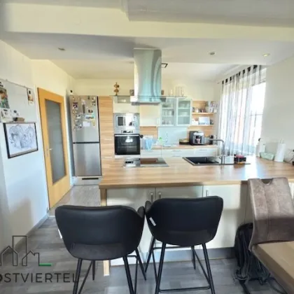 Gepflegte Eigentumswohnung mit Loggia und Tiefgaragenstellplatz! - Bild 2