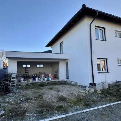 Traumhaftes Einfamilienhaus – Erstbezug mit Garagen! - Bild 2