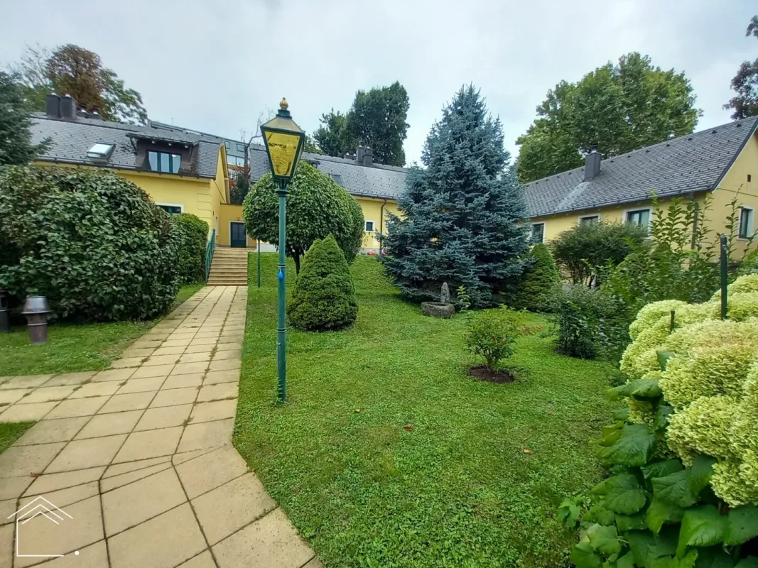 Traumhaftes Reihenhaus mit Eigengarten mitten in Hietzing - Bild 1