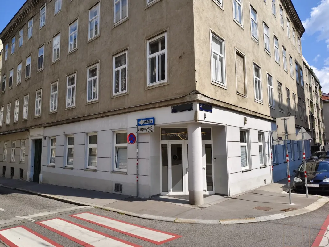 DB IMMOBILIEN | Top saniertes, vermietetes Geschäftslokal mit großem (nicht vermieteten) Gewölbekeller zu kaufen! zB Café oder Restaurant im Keller möglich! - Bild 1