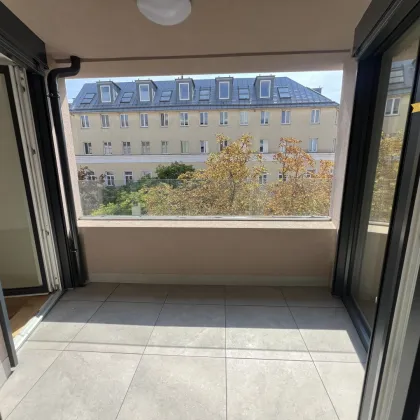 *Superprojekt: ''Über den Baumwipfeln" Top 44 SONNIGE 2-Zimmer LOGGIA-Wohnung + TRAUMHAFTE SÜDAUSRICHTUNG mit Blick auf die Kastanienbäume - Bild 2