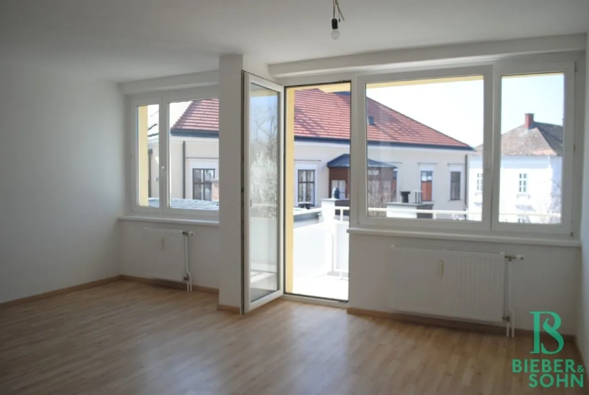 Sonnendurchflutete 3-Zimmer-Wohnung in top Lage mit Balkon! - Bild 1