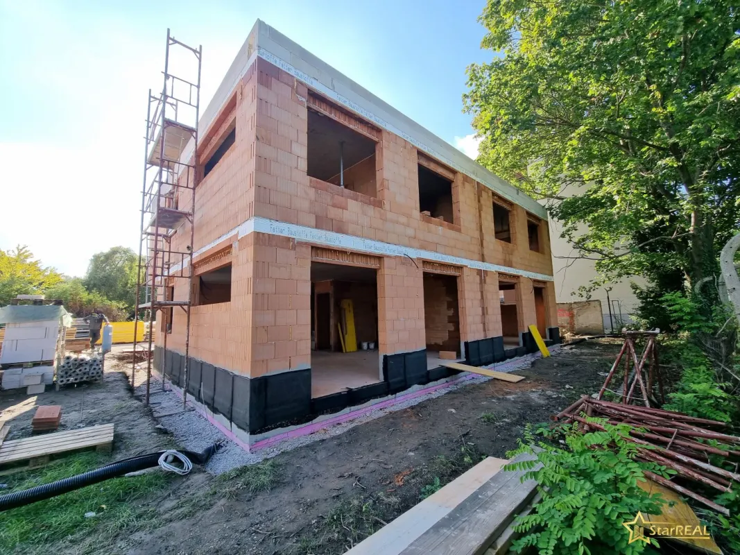 ALLEINEIGENTUM! FAMILIENWOHNTRAUM IM WIENERBERGER ZIEGELHAUS. 4 ZIMMER, LWP, BODENKÜHLUNG, PV-VORBEREITUNG uvm. - Bild 1