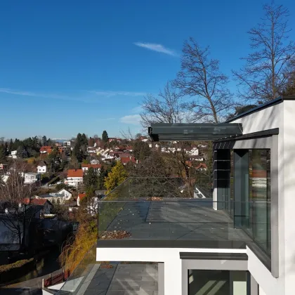 NEUBAU: Eindrucksvolle Architektenvilla mit einzigartiger Aussicht! - Bild 2