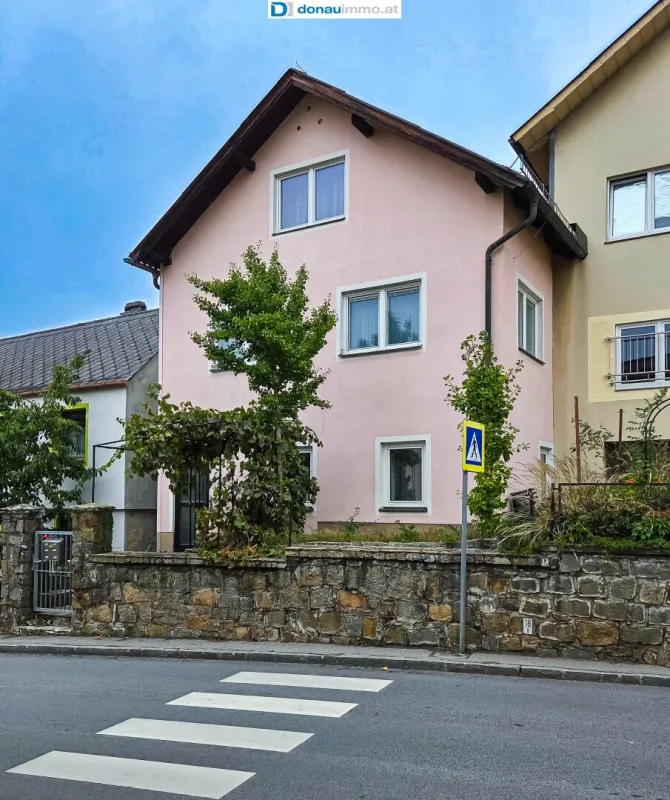 Charmantes Einfamilienhaus mit Ausbaupotenzial und großzügiger Terrasse - Bild 1