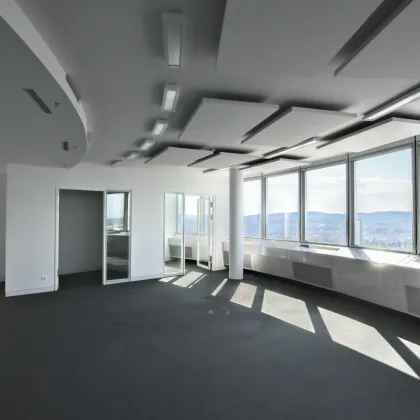 Arbeiten mit Aussicht im Millenniumtower - Bild 2