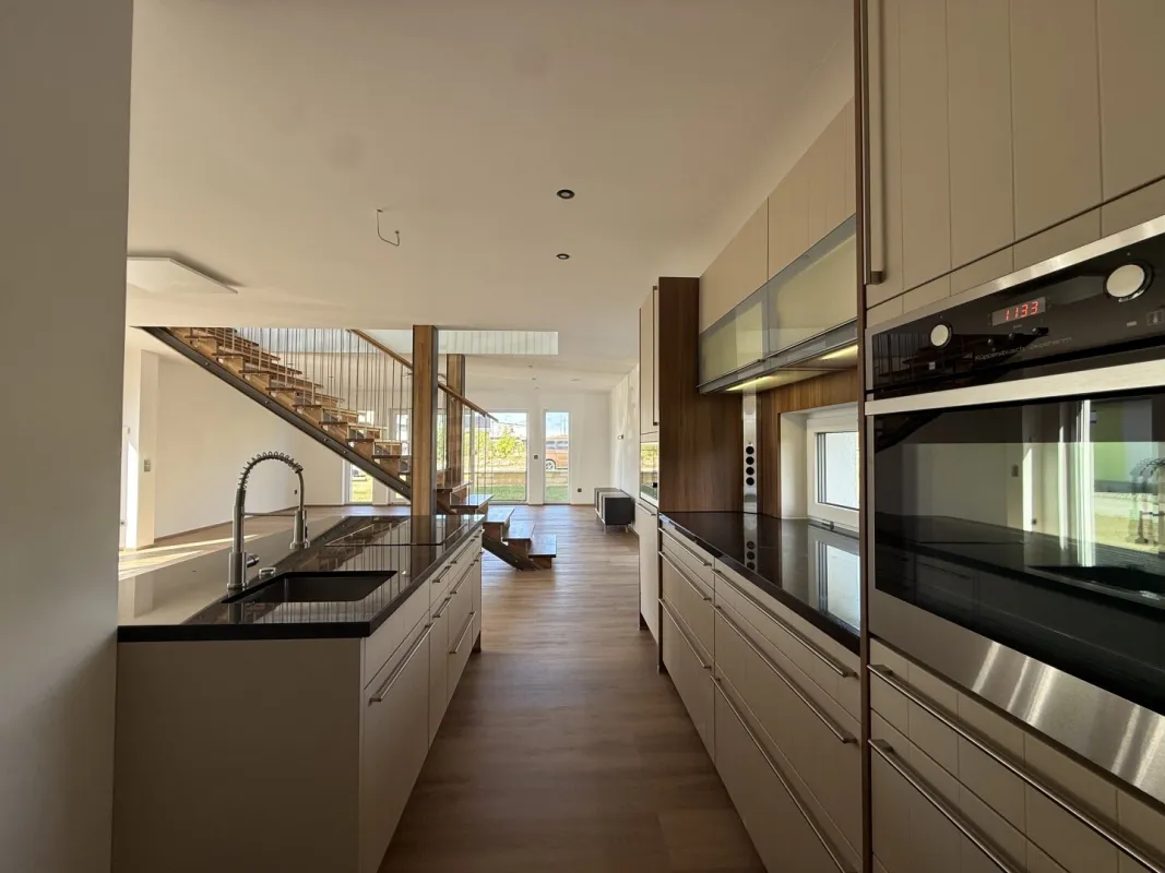 Außergewöhnliches Designhaus in Vitis - Bild 1