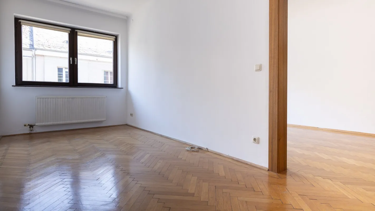 LINZ INNENSTADT. WOHNUNG IM 3. STOCK IN UNMITTELBARER NÄHE ZUR LANDSTRASSE. - Bild 1