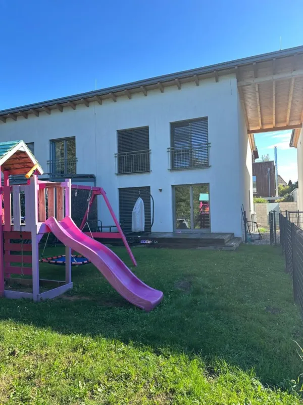 Traumhafte Doppelhaushälfte in Ried im Innkreis📍🚌🚆 - Bild 1