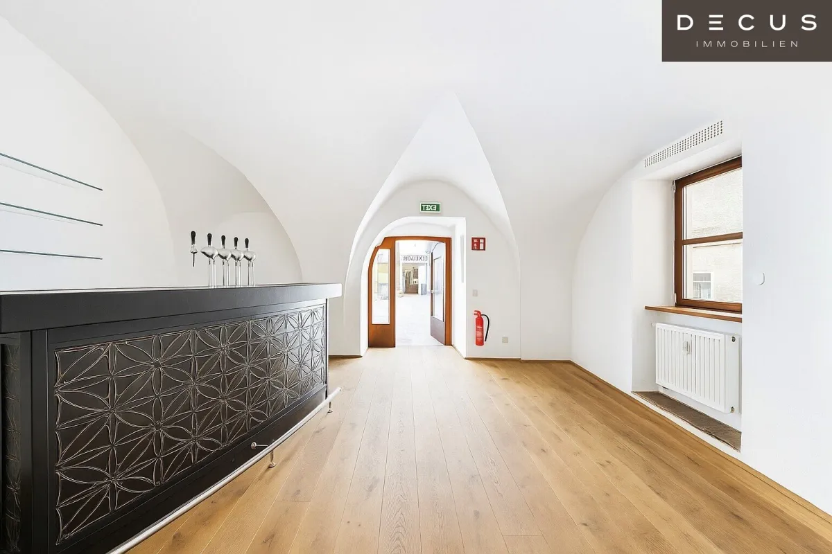 | TOP LAGE FÜR IHR BUSINESS  | GESCHÄFTSLOKAL CA. 55,70m²  | 2 RÄUME  | VIELSEITIG NUTZBAR  |  GESCHÄFT, BÜRO ODER STUDIO - Bild 1