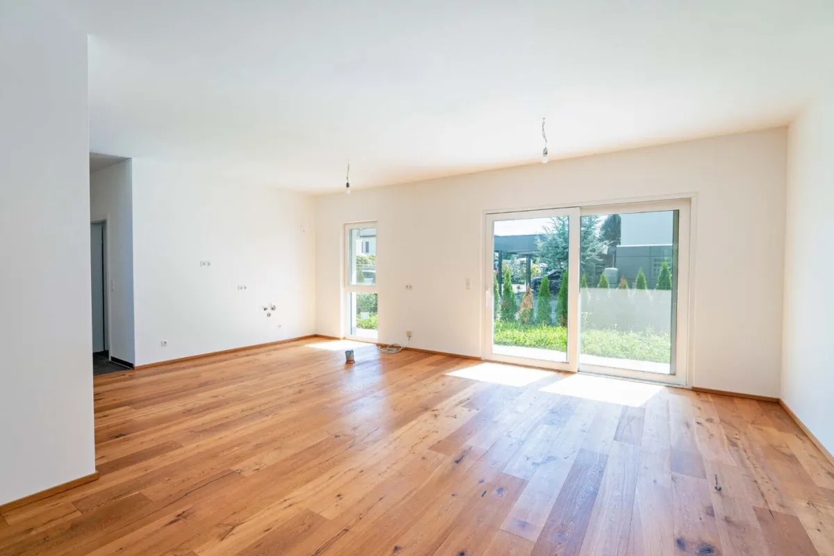 Erstbezug: Reihenmittenhaus mit Terrasse, hochwertiger Ausstattung und Finanzierungsservice - Bild 1