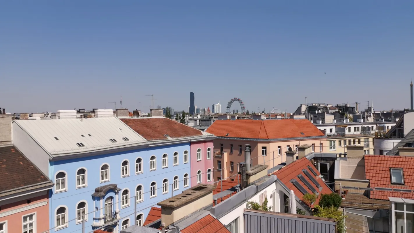 URANIA: 3 Zimmer mit hofseitiger Terrasse in Ruhelage: Luxus pur in Citynähe - Bild 1