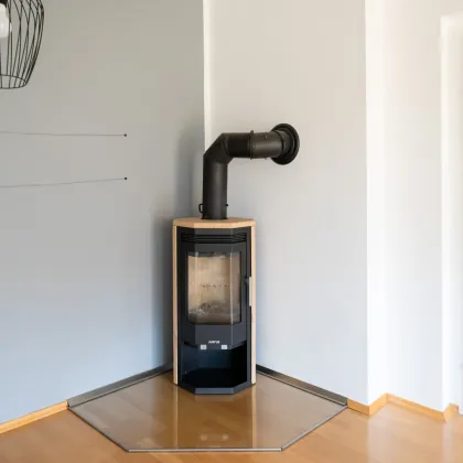Wohnen mit Charme – 2-Zimmer-Wohnung mit Balkon, Tiefgarage und Schwedenofen in St. Peter - Bild 2