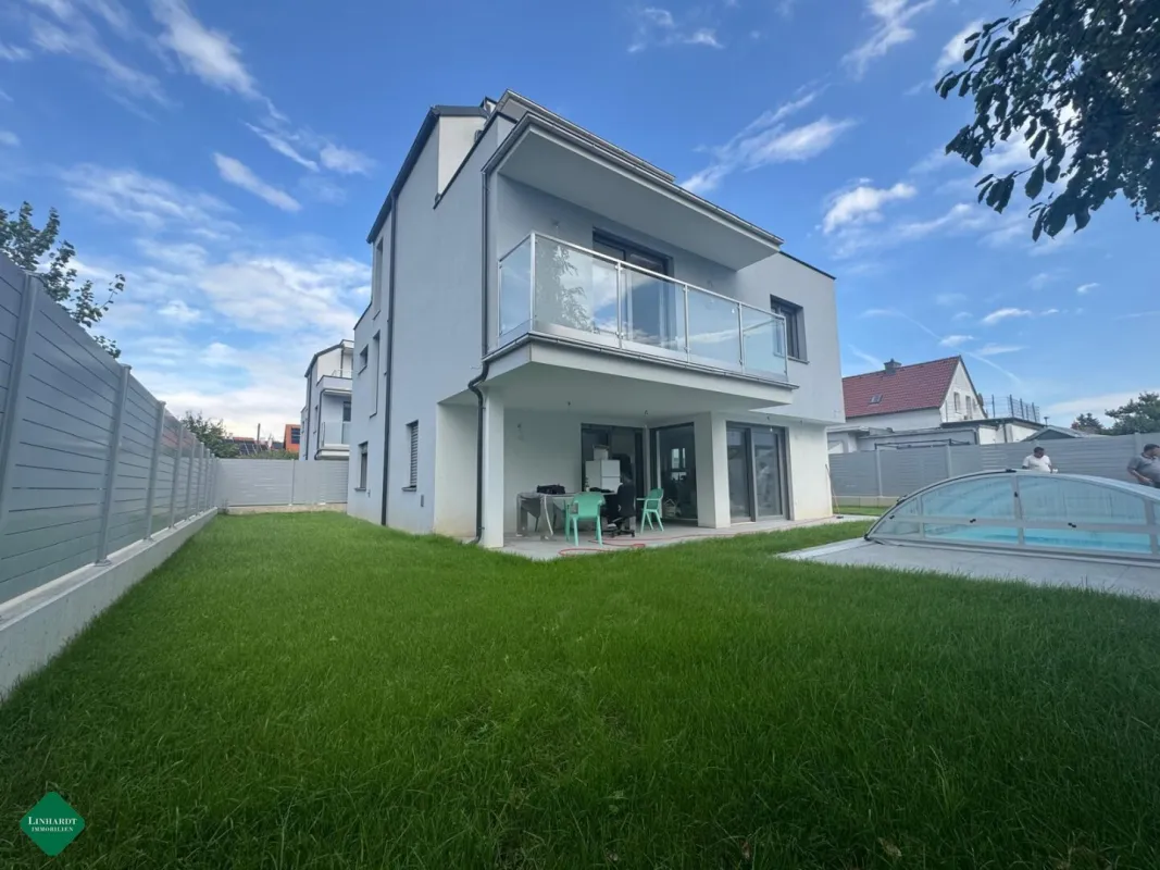 Modernes Neubau-Haus mit Pool - Bild 1