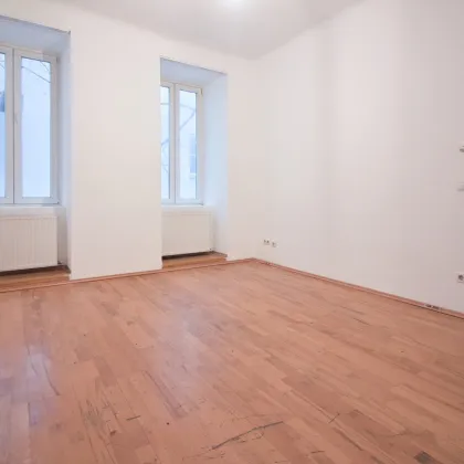Sanierungsbedürftig | 3 Zimmer Altbau-Wohnung | ruhige Innenhoflage | zentral begehbar - Bild 3