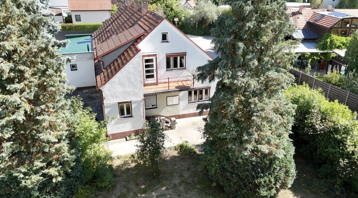 Doppelhaushälfte am Stadtrand mit großem Garten (wegen Renovierungsarbeiten bezugsfertig ungefähr Mitte Dezember 2025) - Bild 1
