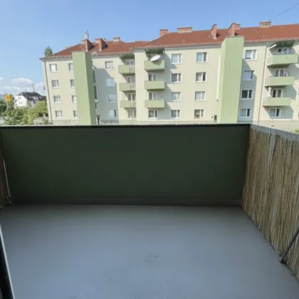 Sonniges Wohnglück in Wels: geräumige 3-Zimmer-Wohnung mit Balkon in bester Lage – ruhig wohnen, zentral leben und einfach wohlfühlen in der Carl-Richter-Straße! Ab sofort verfügbar - vereinbaren Sie noch heute Ihren Besichtigungstermin! - Bild 2