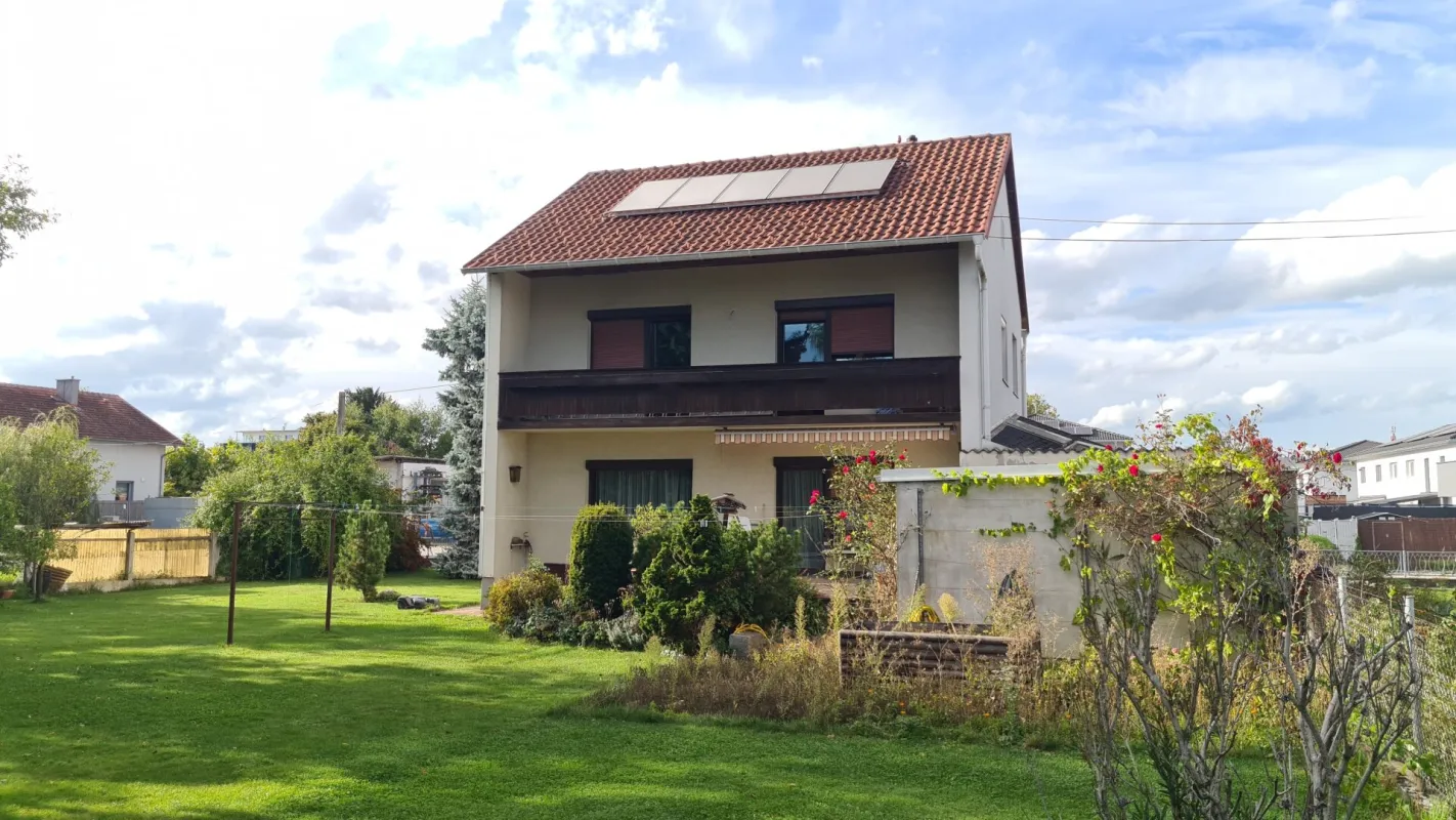 ANGEBOT vorhanden:  Älteres, gepflegtes Einfamilienhaus in Wels-Neustadt, Garage, großes Grundstück - Bild 1