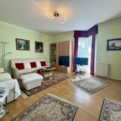3-Zimmer-Wohnung mit verglaster Loggia und Grünblick! - Bild 3
