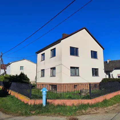Haus mit 6 Zimmer, Garten, 2 Terrassen, Eckgrundstück, PKW Parkplatz - Bild 2