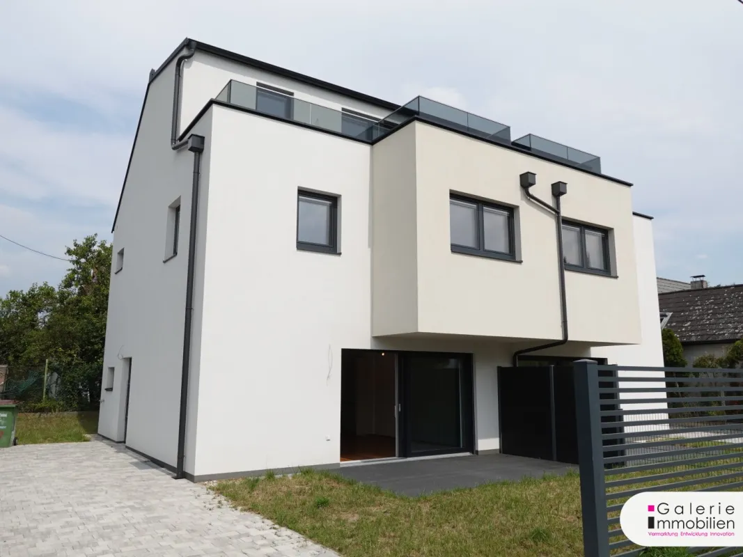 Erstbezug: Sehr schöne, helle und ruhige Doppelhaushälfte (links) mit 4 Zimmern, Eigengarten und Panoramablick-Dachterrasse! - Bild 1