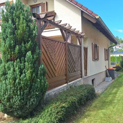 Charmantes Einfamilienhaus in Hainfeld – Ihr neues Zuhause mit Garten, Doppelgarage und viel Platz! - Bild 2