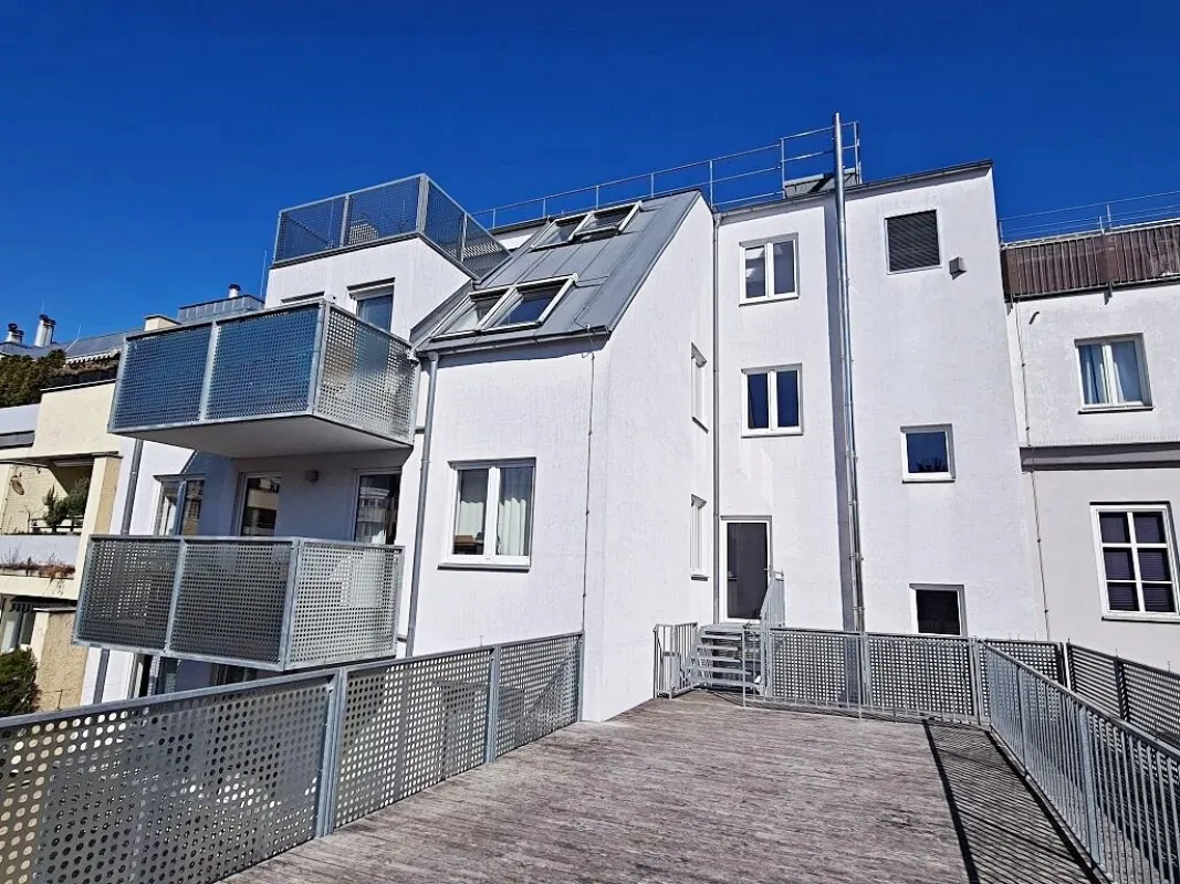 U3-NÄHE, LORYSTRASSE, 61 m2 Neubau mit 45 m2 Terrasse, 2 Zimmer, Einbauküche, Wannenbad, Garage möglich, 3. Liftstock - Bild 1